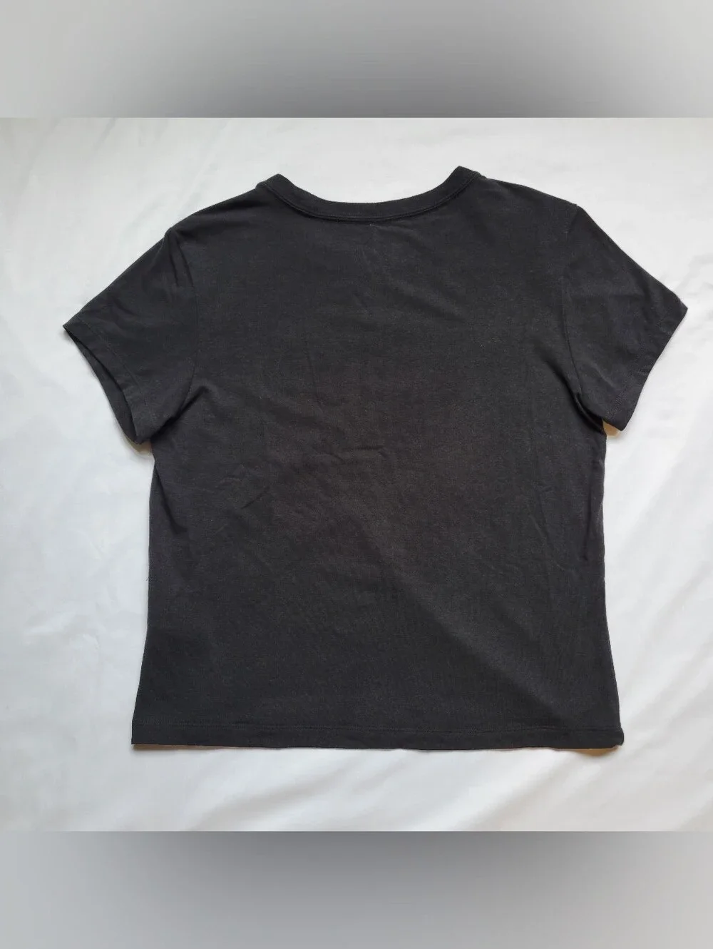 Nike Cropped Athletic Slim Fit Tee Womens Medium With Embroidered Logo Black